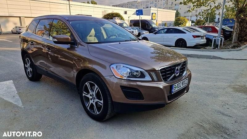 Culoaremaro Utilizat 2010 Volvo XC60 Kinetic SUV | 11.500 EUR - Imagine 1/4