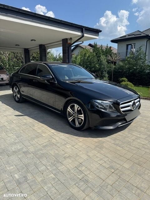 Negru Utilizat 2017 Mercedes E350 Berlinǎ | 24.900 EUR (Preț OK) - Imagine 1/4