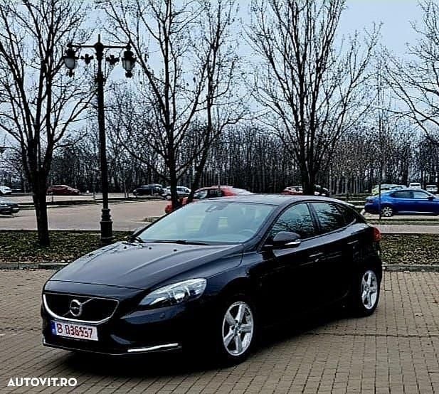 Culoarenegru Second-hand 2016 Volvo V40 Kinetic Hatchback | 7.850 EUR (Preț bun) - Imagine 1/4