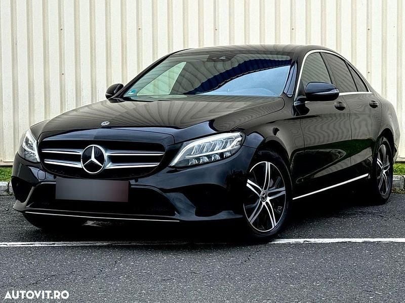Second-hand Mercedes C300 AMG line 245 CP (180 kW) 2020 Culoarenegru Berlinǎ