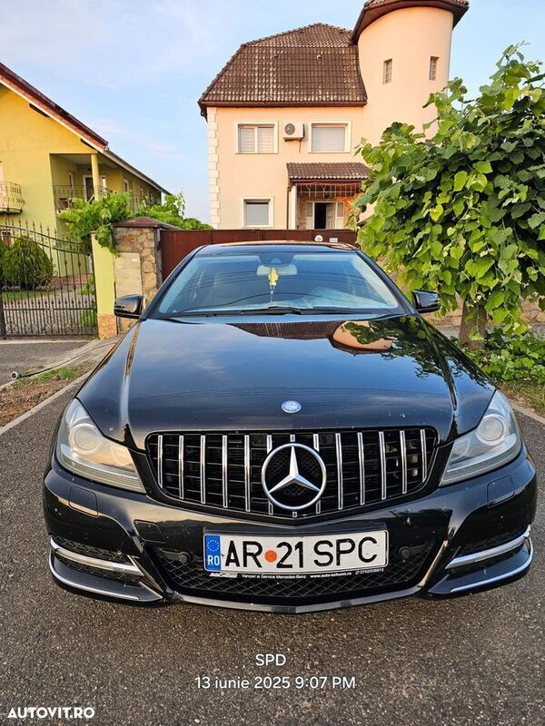 Negru Utilizat 2012 Mercedes C180 Coupe | 11.250 EUR (Preț OK) - Imagine 1/4