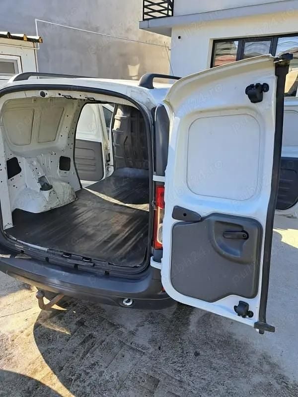 Utilizat 2007 Dacia Logan Berlinǎ | 2.000 EUR (Preț bun) - Imagine 1/4