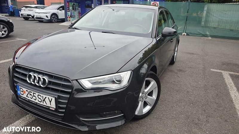 Culoaremaro Utilizat 2015 Audi A3 Attraction Berlinǎ | 9.500 EUR (Super Preț) - Imagine 1/4