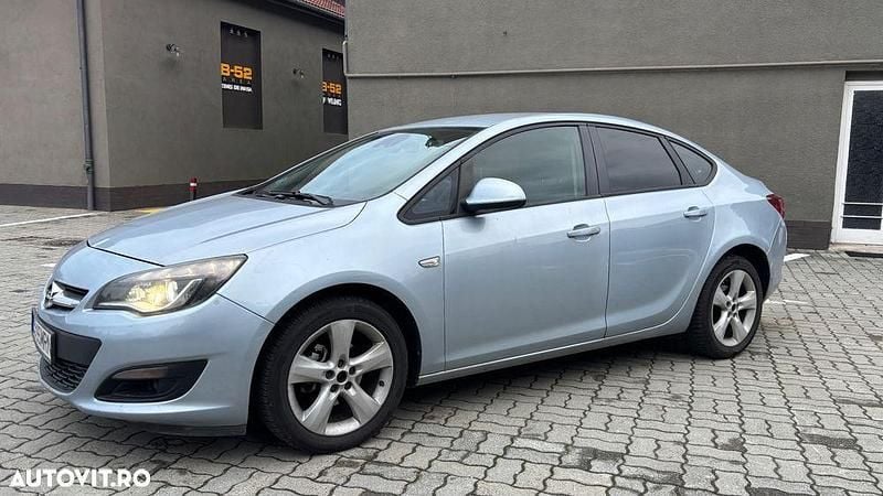 Culoareargint Utilizat 2015 Opel Astra Enjoy Berlinǎ | 5.000 EUR (Super Preț) - Imagine 1/4