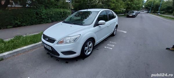 Alb Utilizat 2008 Ford Focus Hatchback | 3.000 EUR (Puțin scump) - Imagine 1/4
