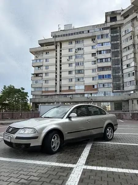 Utilizat 2005 VW Passat Berlinǎ | 1.500 EUR (Super Preț) - Imagine 1/4