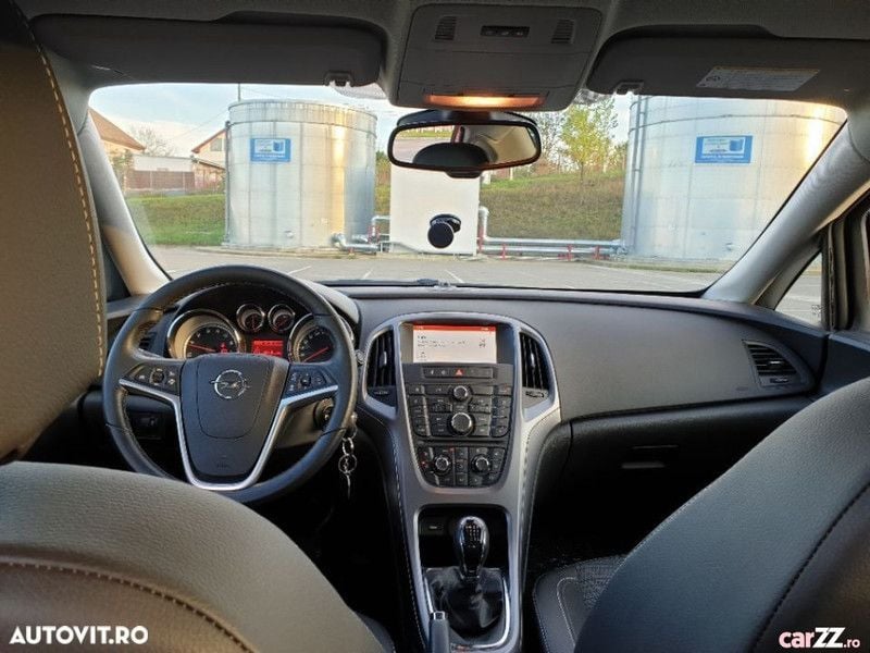 Second-hand Opel Astra Enjoy 140 CP (102 kW) 2018 Rosu Berlinǎ