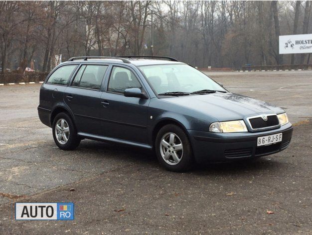 Gri Utilizat 2005 Skoda Octavia Break | 2.690 EUR (Preț bun) - Imagine 1/4