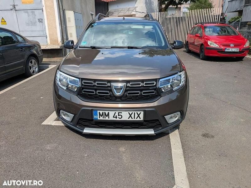 Culoaremaro Utilizat 2018 Dacia Sandero Prestige Hatchback | 7.500 EUR (Preț OK) - Imagine 1/4