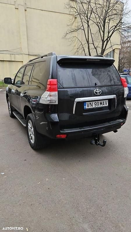 Second-hand Toyota Land Cruiser Life 190 CP (139 kW) 2013 Culoarenegru SUV