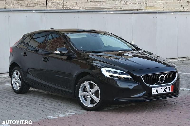 Culoarenegru Utilizat 2018 Volvo V40 Break | 10.980 EUR (Preț OK) - Imagine 1/4
