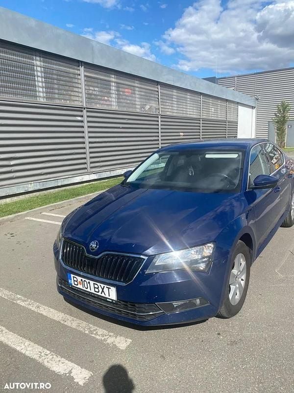 Albastru Utilizat 2016 Skoda Superb Style Berlinǎ | 11.990 EUR (Super Preț) - Imagine 1/4