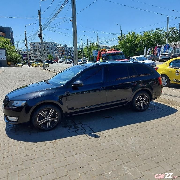 Negru Utilizat 2014 Skoda Octavia GreenLine Break | 6.450 EUR (Preț bun) - Imagine 1/4