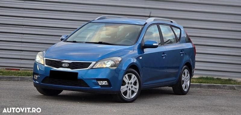 Second-hand Kia Ceed Best 115 CP (84 kW) 2011 Culoarealbastru Hatchback
