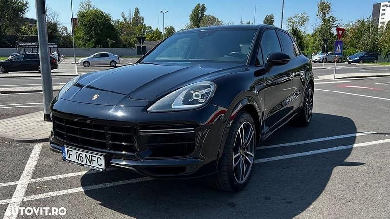Culoarenegru Utilizat 2018 Porsche Cayenne Turbo S SUV | 60.000 EUR - Imagine 1/4