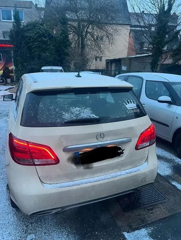 Second-hand Mercedes B200 136 CP (100 kW) 2015 Galben Monovolum