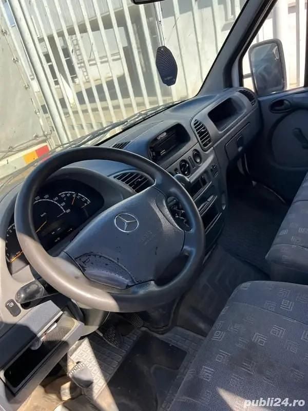 Second-hand Mercedes 220 135 CP (99 kW) 2004