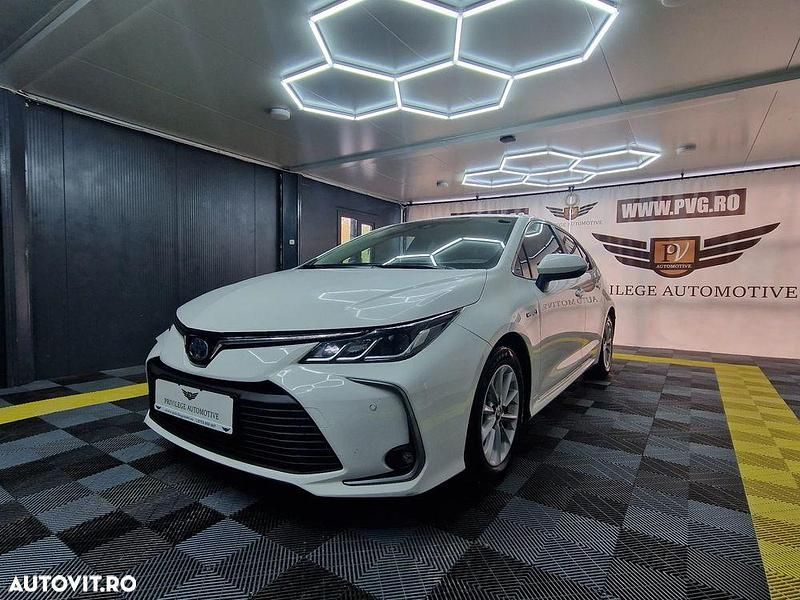 Culoarealb Utilizat 2021 Toyota Corolla Berlinǎ | 17.490 EUR (Preț OK) - Imagine 1/4