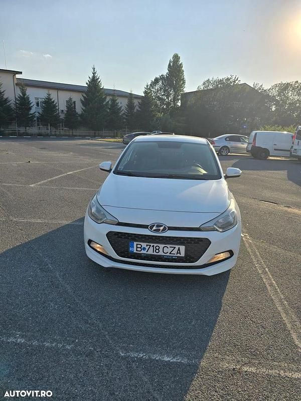 Alb Utilizat 2016 Hyundai i20 Classic | 6.900 EUR - Imagine 1/4