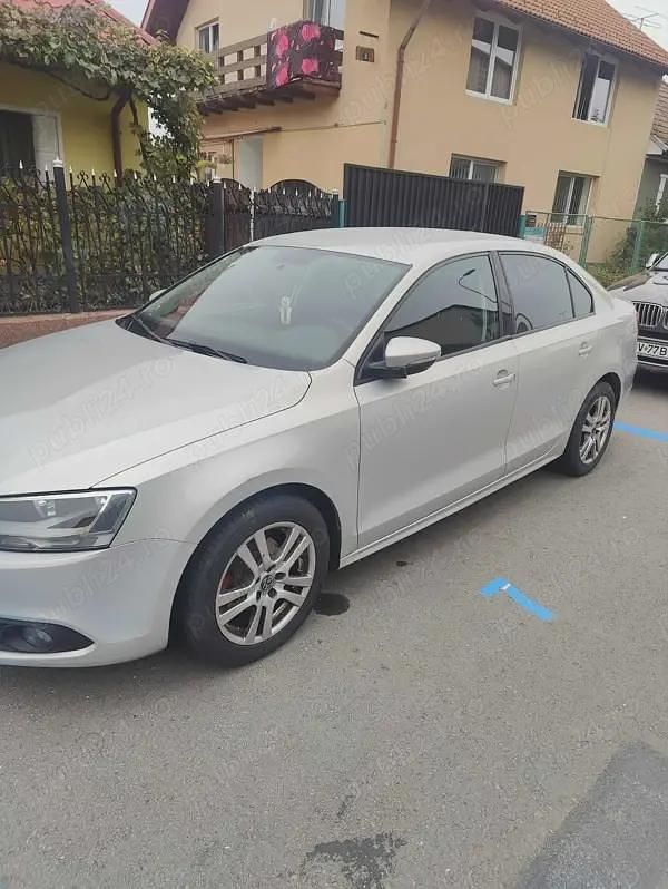 Second-hand VW Jetta 105 CP (77 kW) 2011 Berlinǎ