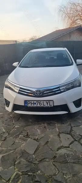 Second-hand Toyota Corolla 97 CP (71 kW) 2015 Alb Berlinǎ