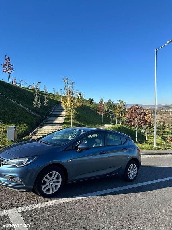 Culoarealbastru Utilizat 2016 Opel Astra Hatchback | 7.500 EUR (Puțin scump) - Imagine 1/4