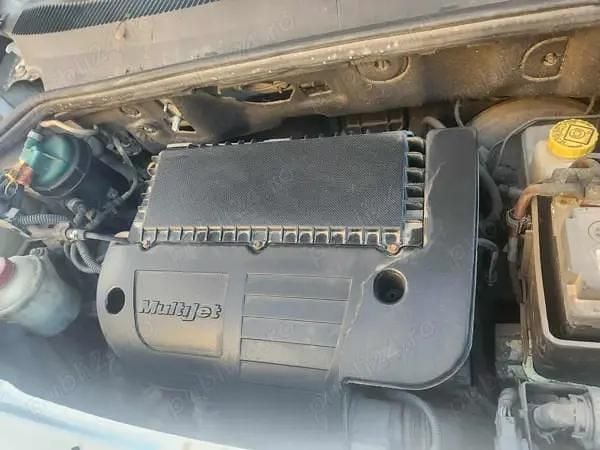 Alb Utilizat 2006 Fiat Doblò Monovolum | 2.500 EUR (Preț OK) - Imagine 1/4