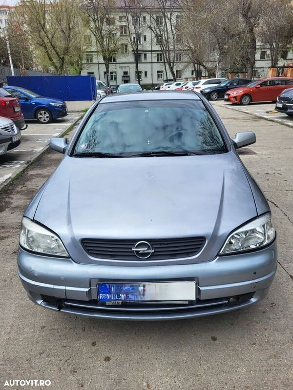 Gri Utilizat 2008 Opel Astra Classic Hatchback | 1.900 EUR - Imagine 1/4