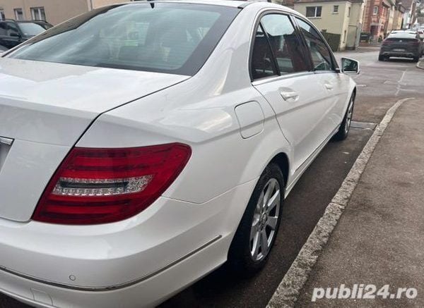 Second-hand Mercedes C250 204 CP (150 kW) 2012 Alb Hatchback