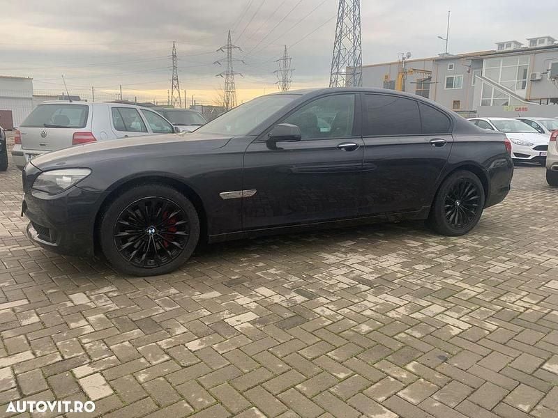 Second-hand BMW 730 Sport Line 286 CP (210 kW) 2012 Culoaregri Berlinǎ