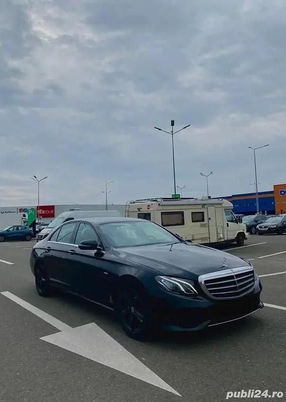 Utilizat 2019 Mercedes E220 Sport Edition Berlinǎ | 19.999 EUR (Super Preț) - Imagine 1/4