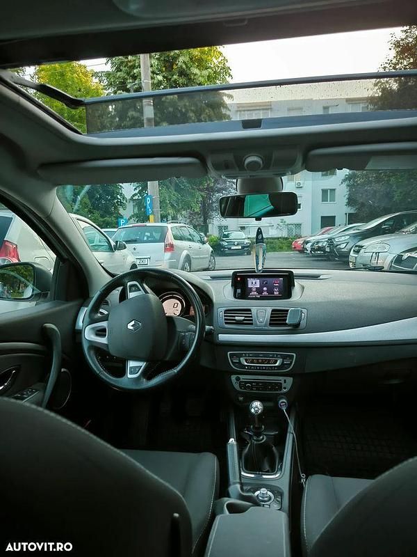 Culoarealb Utilizat 2008 Renault Mégane GrandTour Dynamique Break | 5.800 EUR - Imagine 1/4