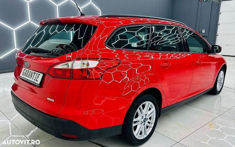 Second-hand Ford Focus Trend 95 CP (69 kW) 2013 Culoarerosu Break
