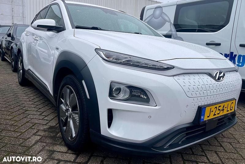 Second-hand Hyundai Kona Premium 150 kW (204 CP) 2021 Culoarealb SUV