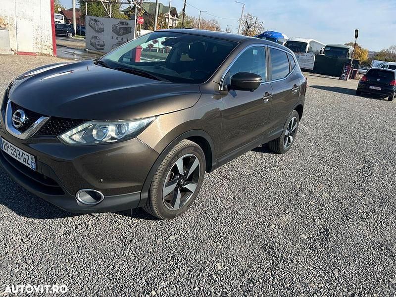 Culoaremaro Utilizat 2015 Nissan Qashqai Tekna SUV | 10.500 EUR (Preț OK) - Imagine 1/4