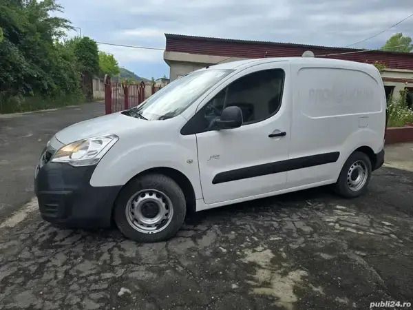 Alb Utilizat 2016 Peugeot Partner Monovolum | 6.000 EUR - Imagine 1/4