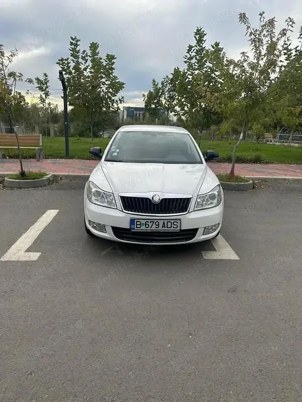 Alb Utilizat 2009 Skoda Octavia Hatchback | 5.000 EUR (Preț OK) - Imagine 1/4