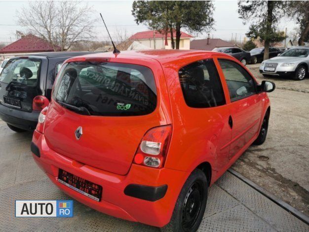 Second-hand Renault Twingo 75 CP (55 kW) 2011 Rosu Hatchback