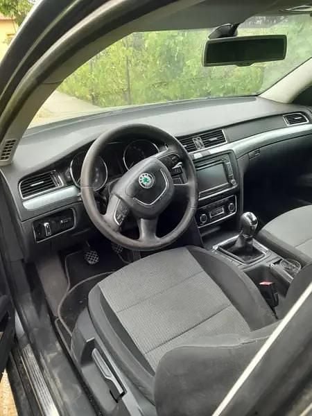 Utilizat 2009 Skoda Superb Berlinǎ | 3.300 EUR (Super Preț) - Imagine 1/4