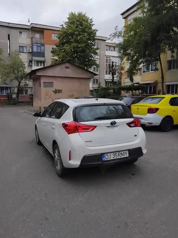 Utilizat 2013 Toyota Auris Hybrid Hatchback | 8.000 EUR (Preț OK) - Imagine 1/4