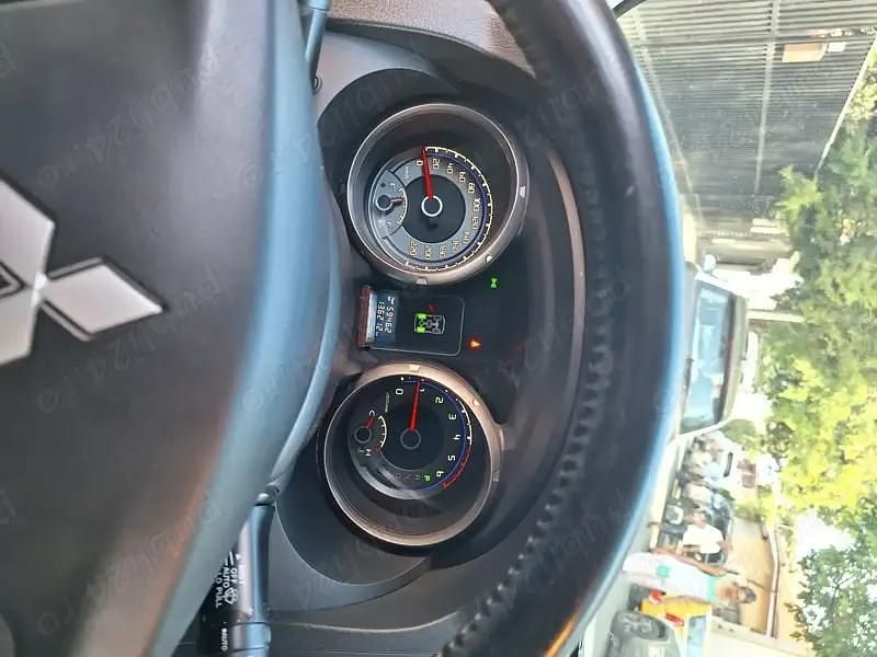 Auriu Utilizat 2008 Mitsubishi Pajero SUV | 10.500 EUR - Imagine 1/4