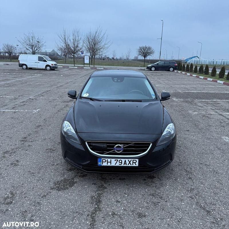 Second-hand Volvo V40 150 CP (110 kW) 2016 Culoarenegru Hatchback