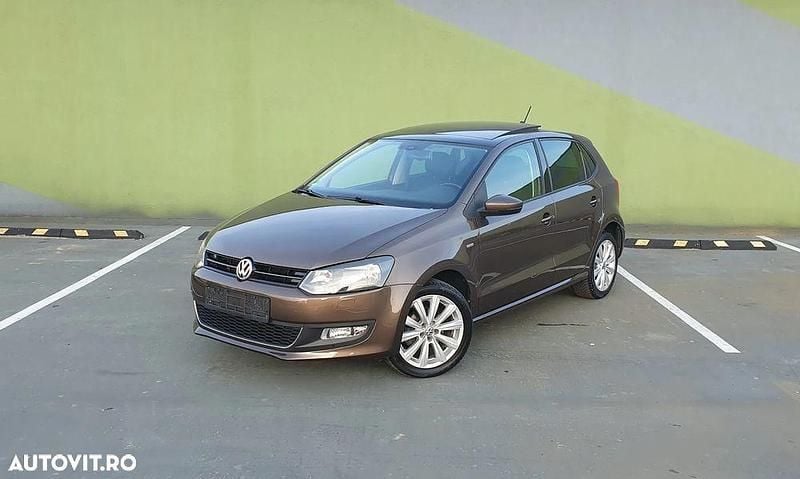 Culoaremaro Utilizat 2013 VW Polo Life | 6.990 EUR (Preț bun) - Imagine 1/4