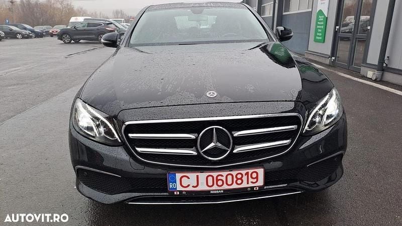 Negru Utilizat 2019 Mercedes E220 Berlinǎ | 25.600 EUR (Preț bun) - Imagine 1/4