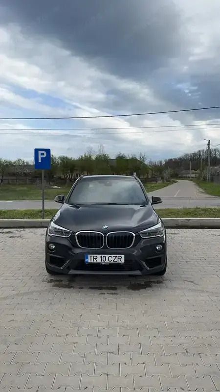 Negru Utilizat 2017 BMW X1 Comfort Edition SUV | 15.500 EUR (Preț OK) - Imagine 1/4