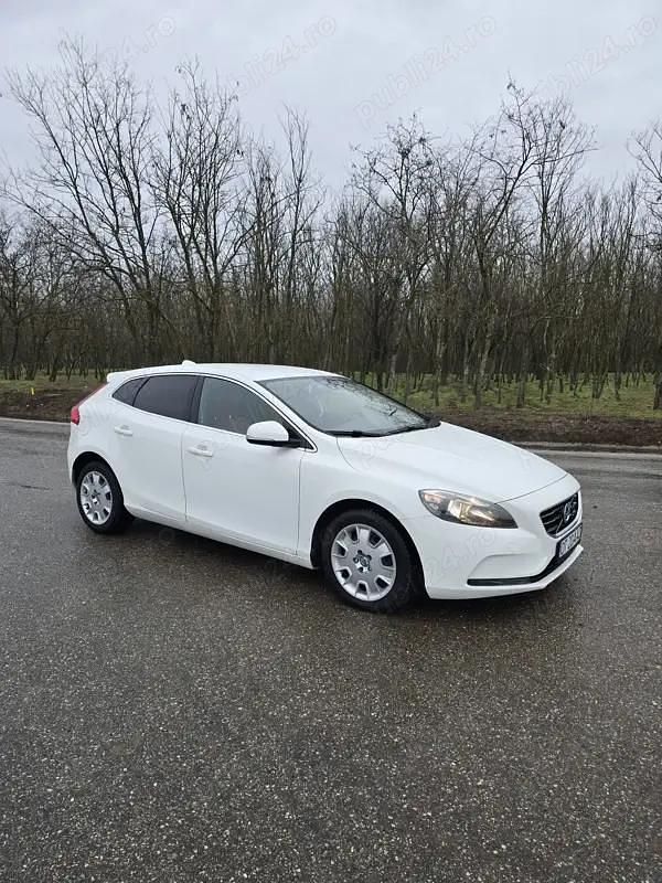 Second-hand Volvo V40 155 CP (114 kW) 2013 Alb Hatchback