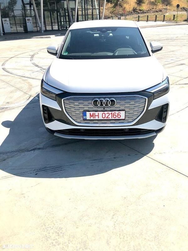 Culoarealb Utilizat 2023 Audi Q4 e-tron Design SUV | 30.790 EUR - Imagine 1/4
