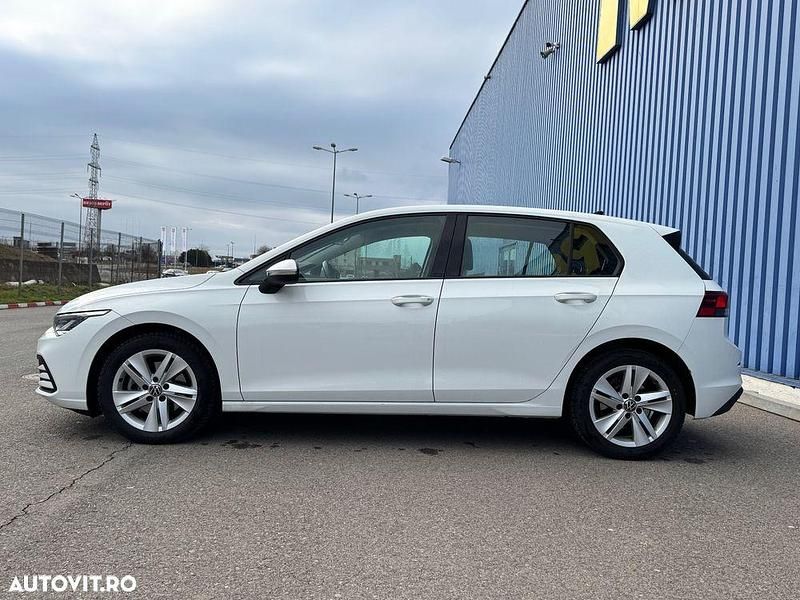 Second-hand VW Golf VIII Life 150 CP (110 kW) 2022 Culoarealb Hatchback
