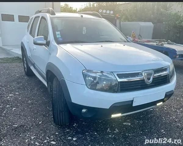 Alb Utilizat 2013 Dacia Duster Lauréate SUV | 5.400 EUR (Preț OK) - Imagine 1/4