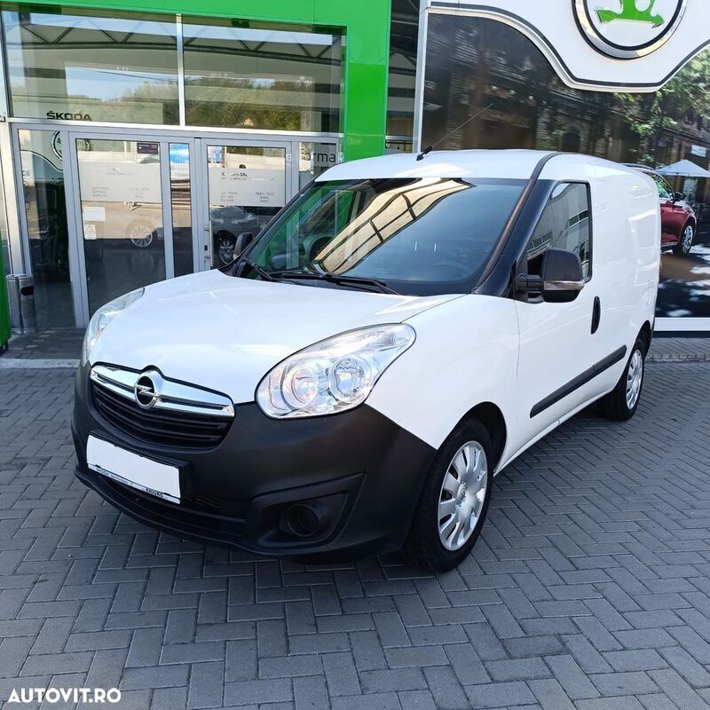 Alb Utilizat 2013 Opel Combo Monovolum | 6.972 EUR (Scump) - Imagine 1/4